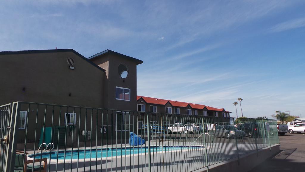 Super 8 By Wyndham San Diego/Imperial Beach Zewnętrze zdjęcie