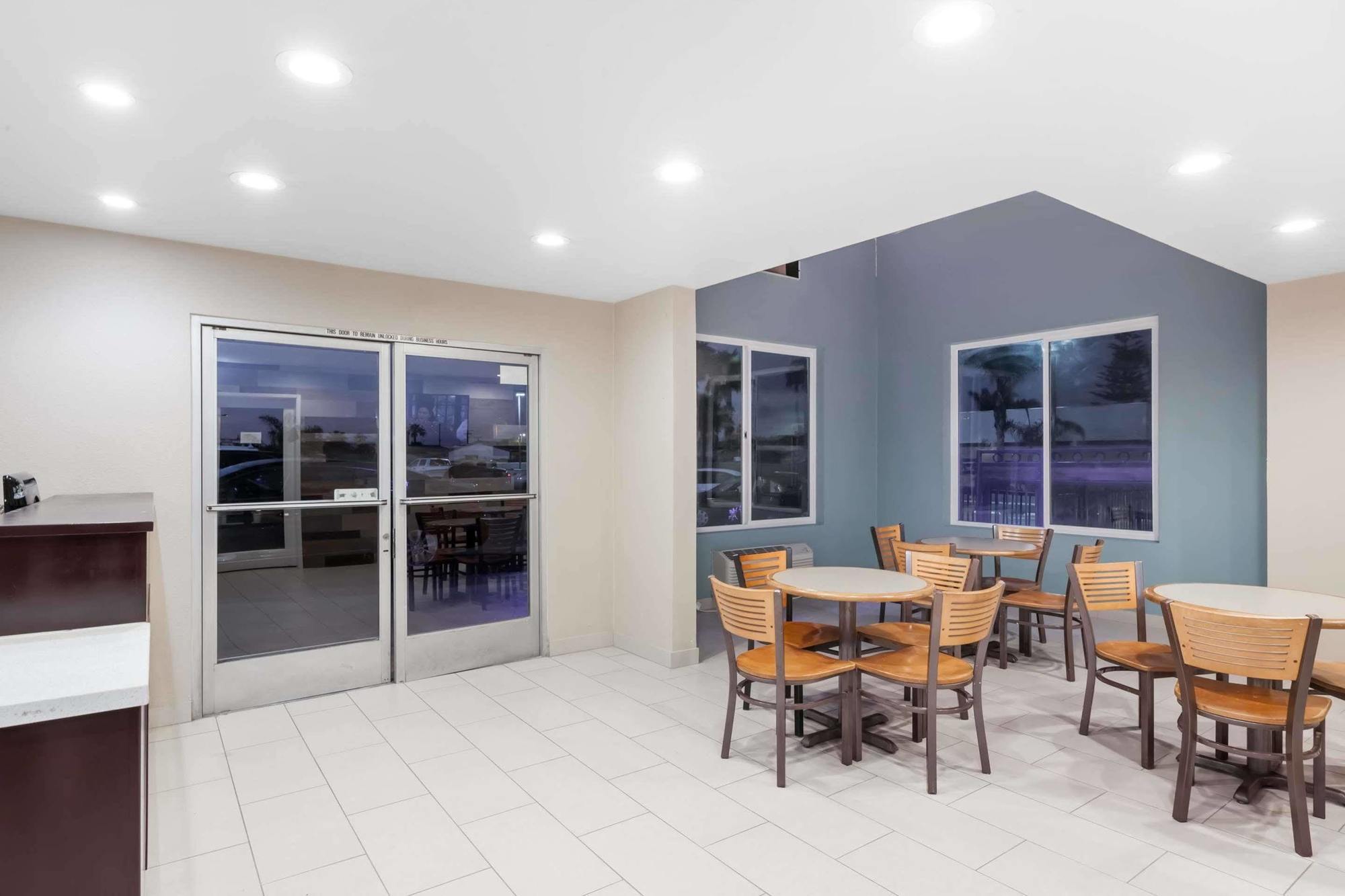 Super 8 By Wyndham San Diego/Imperial Beach Zewnętrze zdjęcie