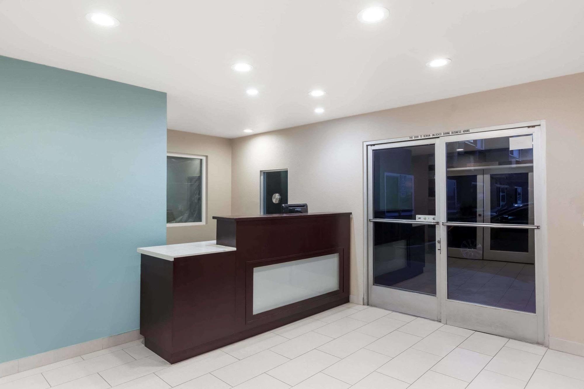 Super 8 By Wyndham San Diego/Imperial Beach Zewnętrze zdjęcie