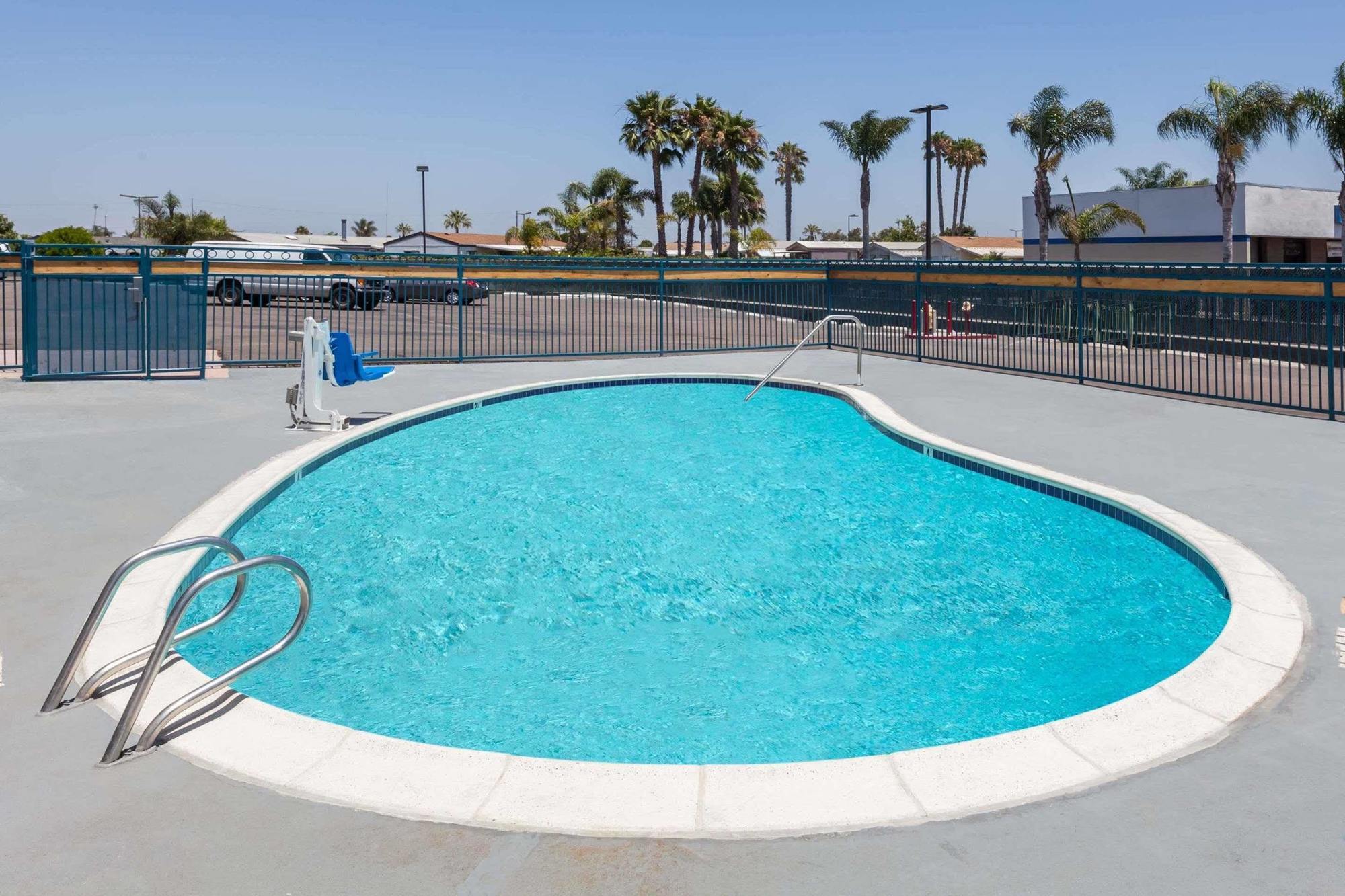 Super 8 By Wyndham San Diego/Imperial Beach Zewnętrze zdjęcie